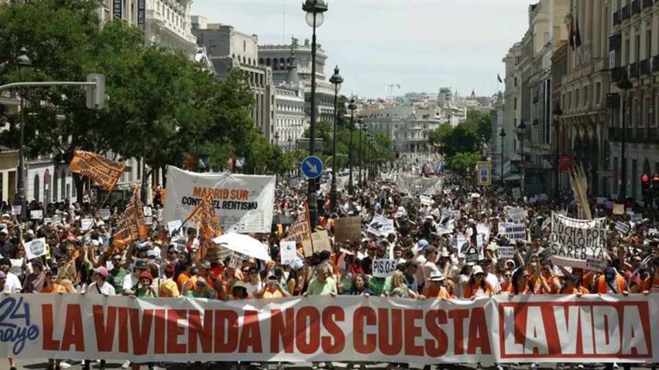 Los organizadores aseguraron que participaron más de 100 mil personas, mientras que la Delegación del Gobierno redujo la cifra a 23 mil asistentes