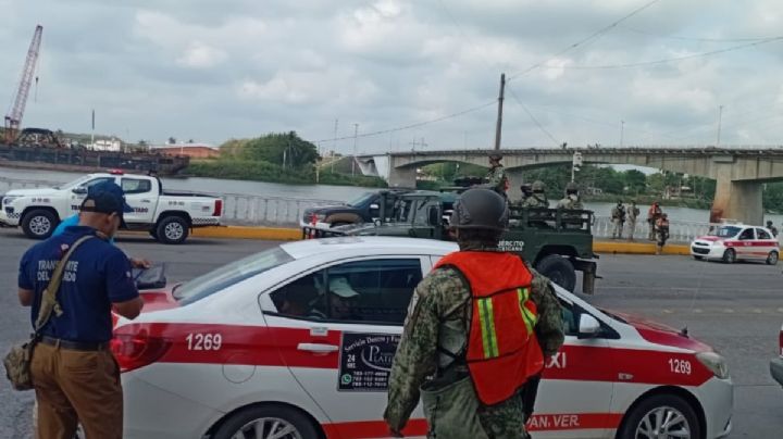 Detienen a taxistas en Tuxpan y aseguran 6 unidades; conductores protestan