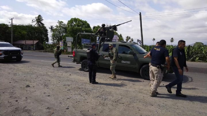 Ataque deja 3 muertos en Aquila; se suma a narcobloqueos en Cotija y Ostula