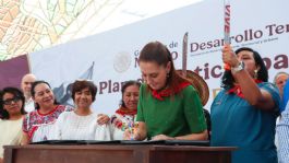 Foto que representa a Sheinbaum presenta Plan de Justicia para Atenco; "nunca más" represión, asegura
