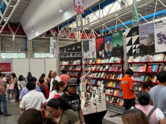 Se agota en la Fenal el libro: El invencible verano de Liliana de Cristina Rivera Garza