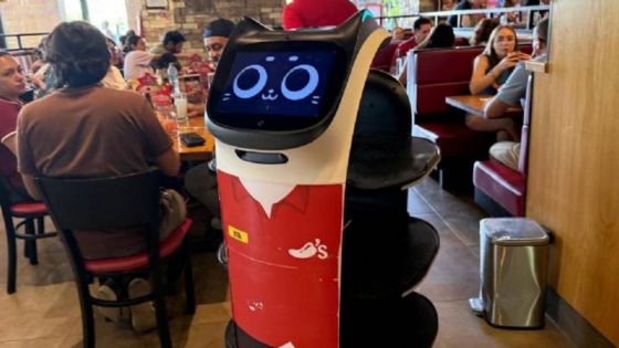 ¿Los meseros humanos están en riesgo?, así trabaja “Rita”, la robot de Altacia | VIDEO