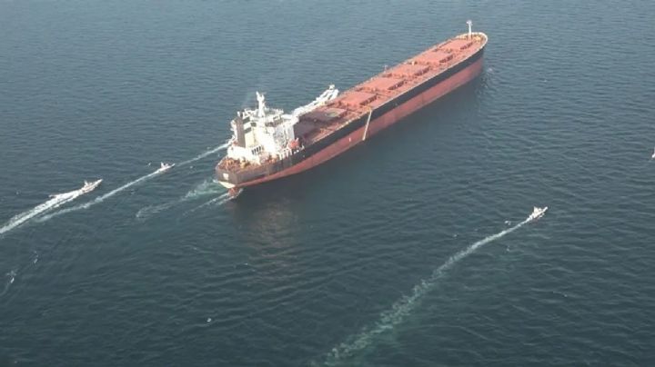 Irán ataca con misiles buque de guerra de EU cerca de Jask