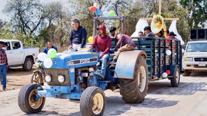 Reabren vía principal en Huasca con apoyo estatal