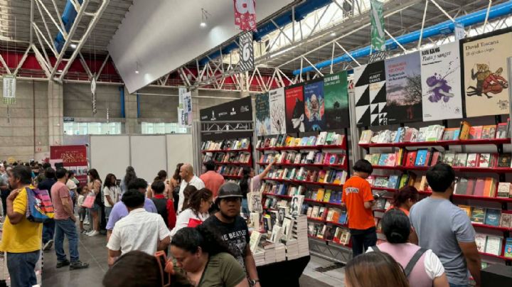Se agota en la Fenal el libro: El invencible verano de Liliana de Cristina Rivera Garza