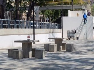 Afectan mobiliario urbano en Pachuca por ampliar puestos sin permiso