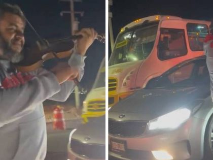 Alegra el paso vehicular con la música de su violín esperando unas monedas /VIDEO