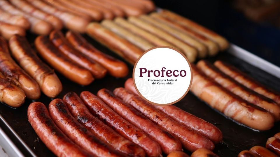 La Profeco encontró que todas las salchichas analizadas presentan sellos de exceso de sodio y ninguna destaca como una opción completamente saludable debido a su presencia de grasas y aditivos, por lo que recomienda limitar su consumo. 