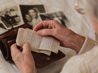 La carta más simple de un hijo se vuelve el tesoro más preciado de una madre