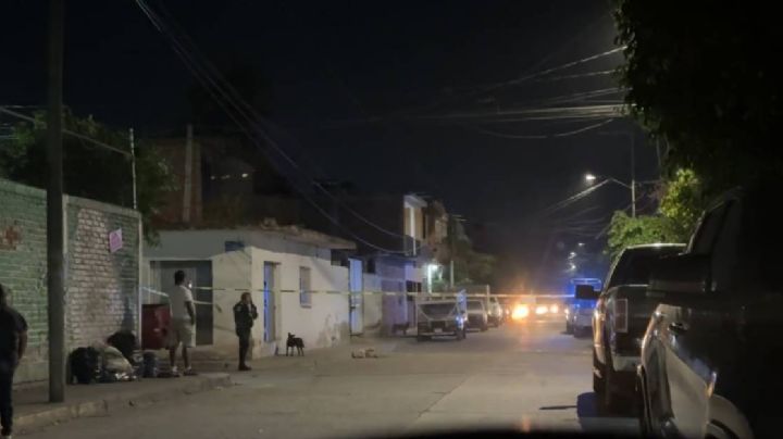 Motosicarios atacan a balazos a mamá y a su hija de 6 años afuera de su casa, en Irapuato