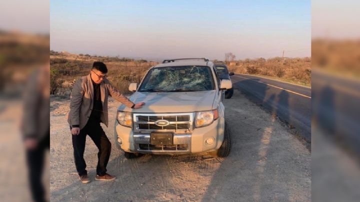 Apedrean camioneta de empresario japonés para asaltarlo en Comanjilla