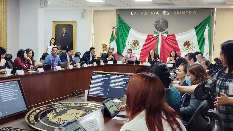 Proponen sancionar a funcionarios que firmen contratos a sobreprecios