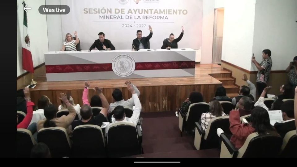 Este viernes, ciudadanos de Pueblo Nuevo acudieron a la sesión de cabildo de Mineral de la Reforma