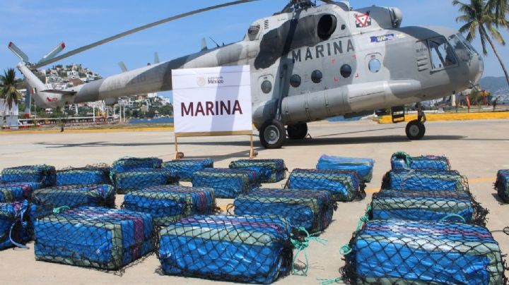 Marina decomisa lancha con 26 bultos de presunta cocaína frente a costas de Guerrero
