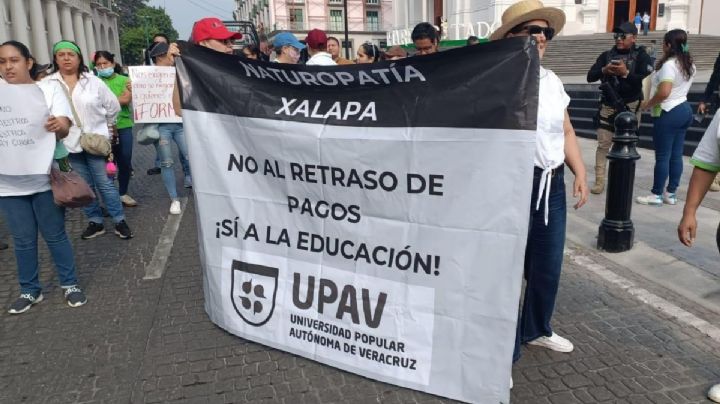 Estudiantes de la UPAV protestan en Xalapa: un mes sin clases por falta de pago a docentes