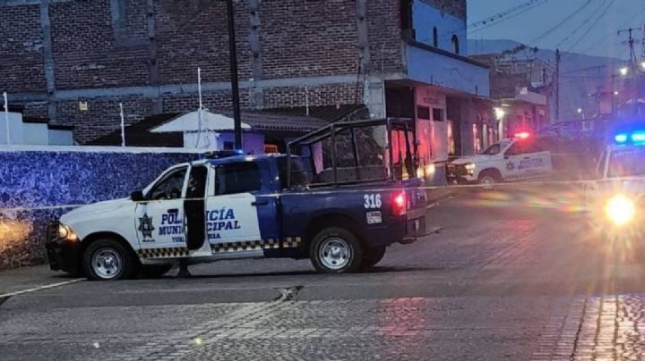 Sicarios asesinan a balazos a un hombre e incendian su casa, en Yuriria
