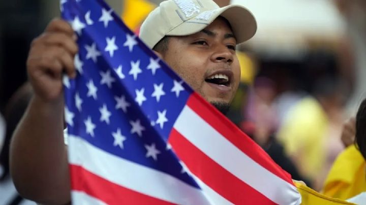 La nueva regla de Trump sobre las "green cards" golpea a la migración legal