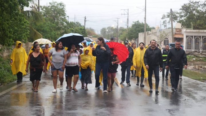 Calle por calle, Cecilia Patrón dispone al Ayuntamiento para atender a la población afectada por las lluvias