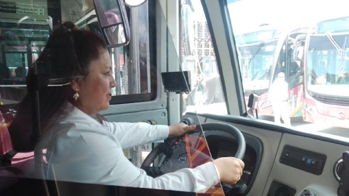 De chofer de combi a Tuzobús; Gladis ha logrado ser la mejor en la ruta troncal