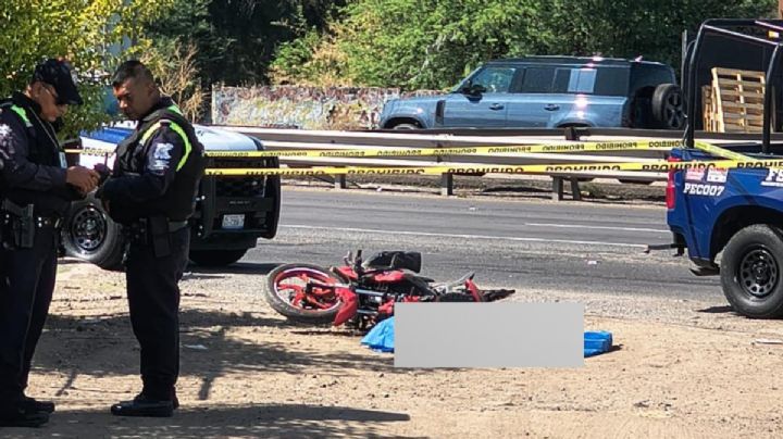 Muere conductora de moto al ser impactada por camión de carga en carretera Silao-León