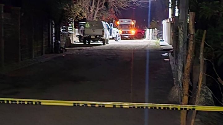 Enfrentamiento deja fusiles, cargadores y camionetas aseguradas en Sinaloa; hay 1 agresor abatido