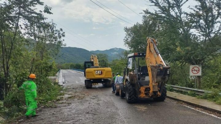 Más de 450 máquinas están listas para atender afectaciones por lluvias en Hidalgo: SICT