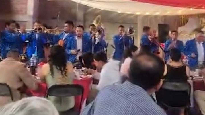 Familiares buscan más botellas que se hayan llevado de la fiesta para dar con el lote y evitar daños