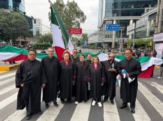 Jueces y magistrados protestan y los encapsulan cerca de Perisur