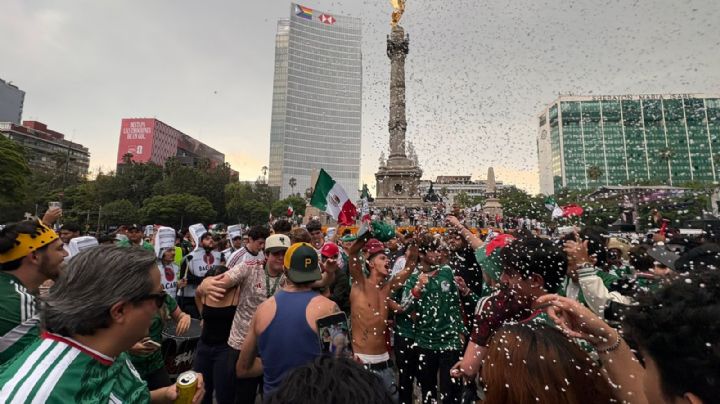 Aficionados "toman" el Ángel de la Independencia tras victoria de México en arranque del Mundial
