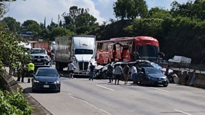 Choque múltiple en Tepeji del Río genera tráfico en la México-Querétaro