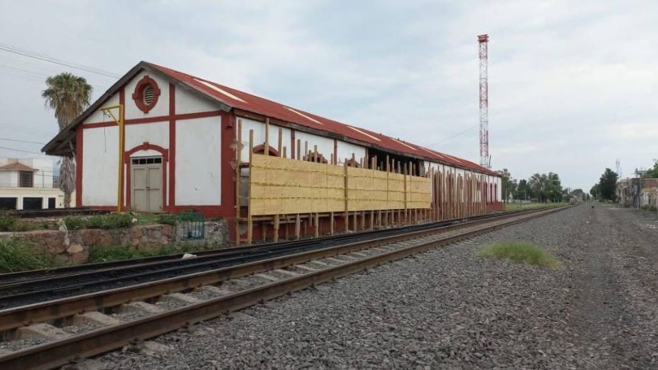 Ya se realizan trabajos para el retiro de las vías en la zona donde estará la estación de pasajeros en la colonia Alameda en Celaya.