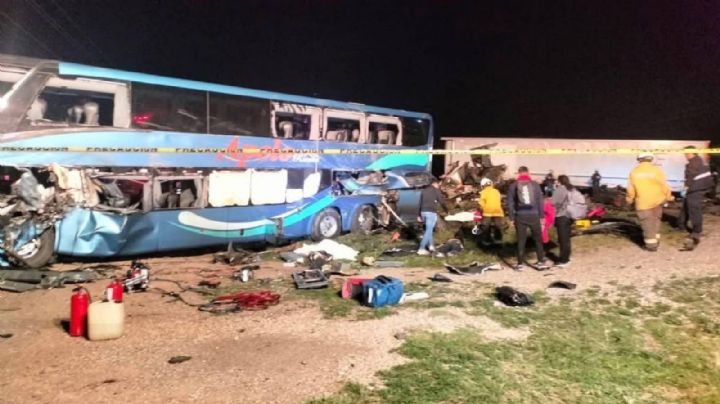 Cinco muertos y 11 lesionados en un accidente carretero en San José Iturbide