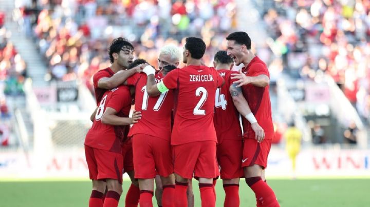 Australia le gana a Turquía en su debut mundialista