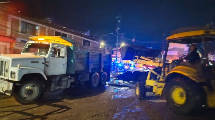 Lluvias dejan caminos bloqueados, vehículos varados y daños en viviendas de Tulancingo y Tenango