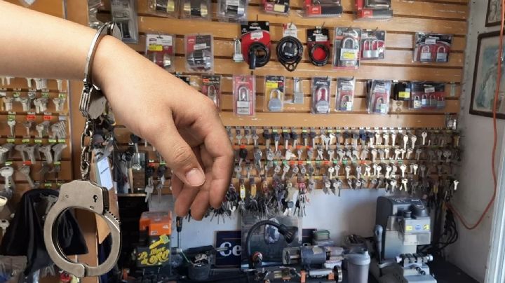 Emmanuel realizó cerrajería a un predio incautado y acabó detenido; familiares piden justicia