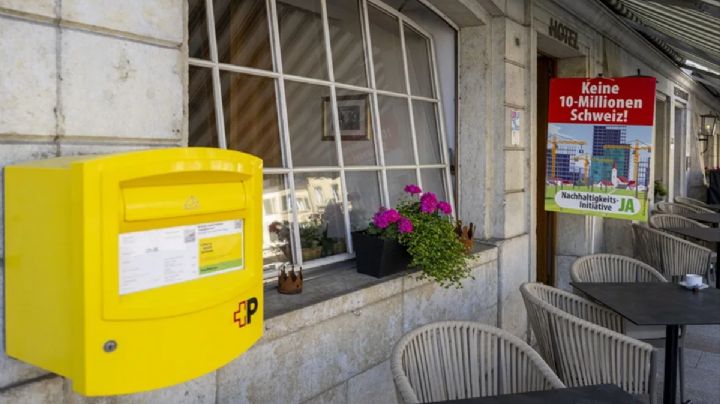 Suiza rechaza propuesta para limitar inmigración; mantiene acuerdo de libre circulación con la UE