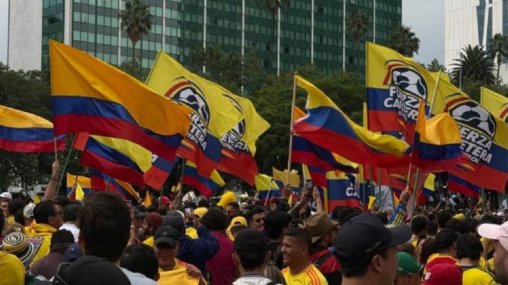 Aficionados colombianos toman el Ángel de la Independencia previo a su debut ante Uzbekistán