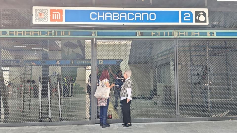 Continúa cerrada estación Chabacano en Línea 2 del metro