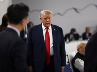 “Si Teherán no se comporta, caerán bombas en medio de sus cabezas”: Trump