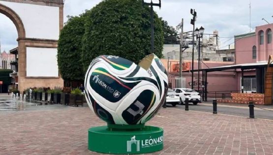 Destrozan el balón decorativo junto al Arco de la Calzada