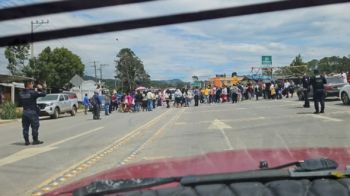 Habitantes de Zacualtipán bloquean la vía México-Tampico por falta de seguridad vial