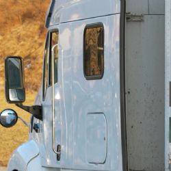 Localizan toma clandestina en Huichapan: Aseguran tractocamión con 20 mil litros de hidrocarburo