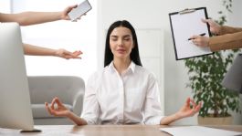 Foto que representa a Daniel Esquenazi y el costo emocional de vivir acelerados: productividad, agotamiento y salud mental