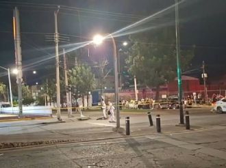 Muere joven mujer al ser arrollada en su bicicleta por camión de transporte, en León