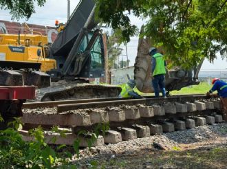 Deja de pasar tren de carga por Celaya; retiran vías para obra del tren de pasajeros