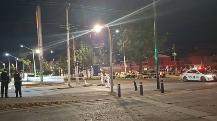Muere joven mujer al ser arrollada en su bicicleta por camión de transporte, en León