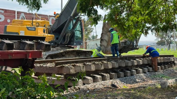 Deja de pasar tren de carga por Celaya; retiran vías para obra del tren de pasajeros