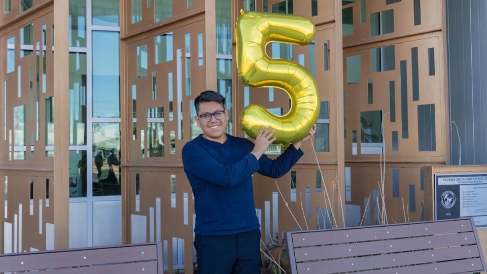 Originario de Arizona, el joven dijo que espera que sus éxitos sirvan para enviar un mensaje a tods los migrantes que buscan ganarse la en EU