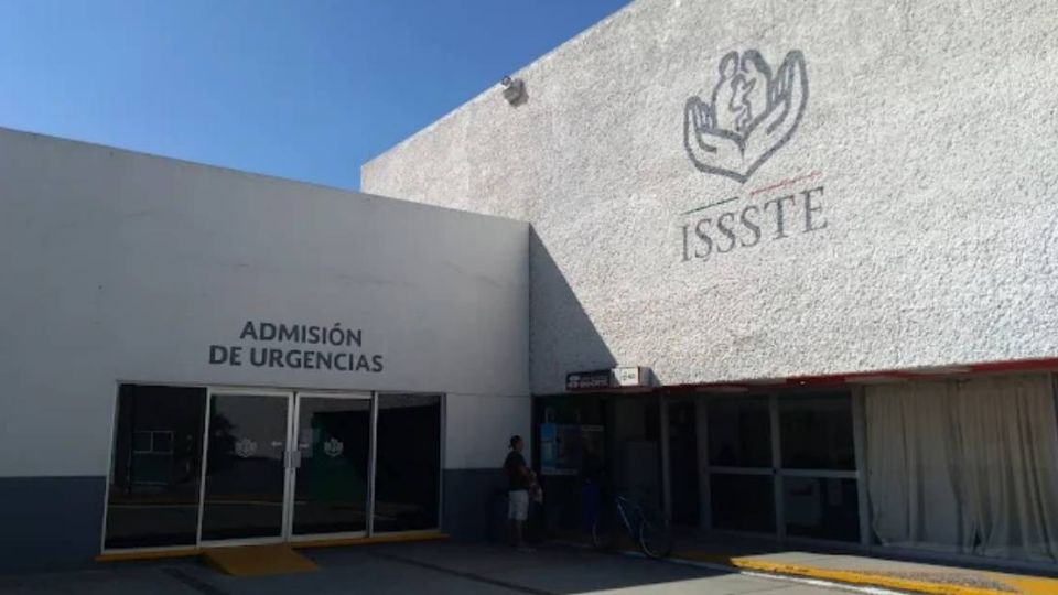 Denunció el periodista Marco Mancera que en el ISSSTE de Celaya, su padre con insuficiencia renal esperó tres horas sin ser atendido.