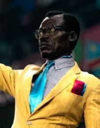 Foto descriptiva de: Lumumba Vea: la historia del hincha de RD Congo que permanece inmóvil durante los partidos